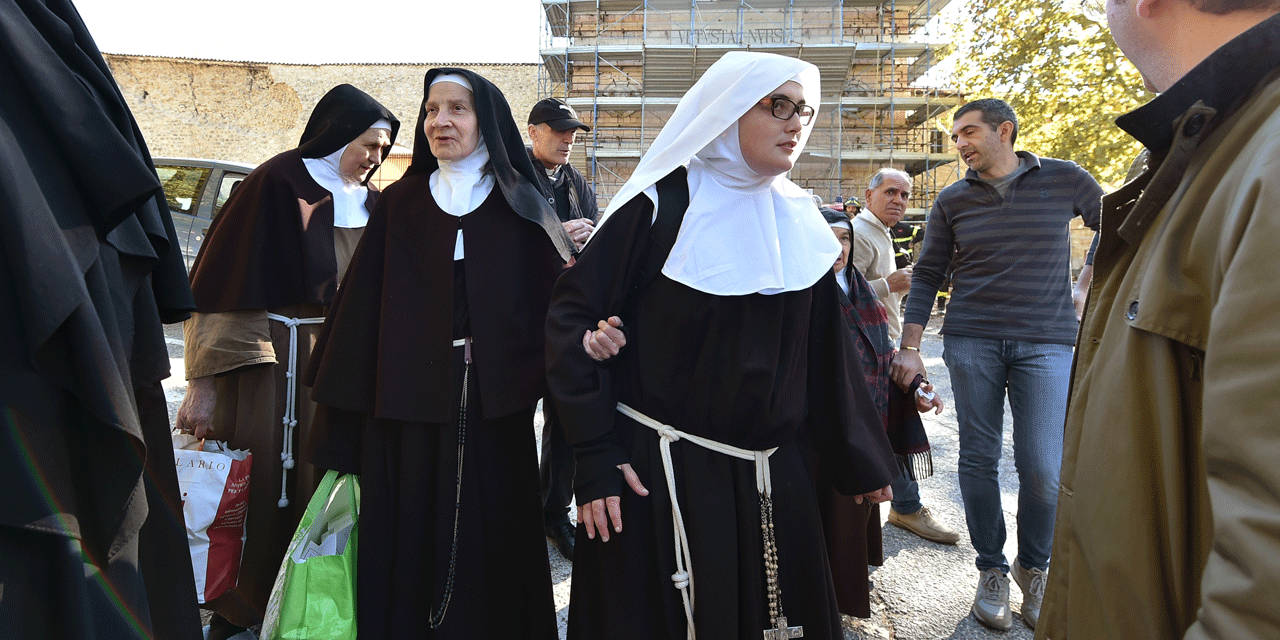 les-soeurs-du-couvent-de-santa-maria-della-pace-de-norcia