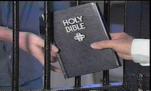 Aux USA, la Bible pourrait être sanctionnée pour propos homophobes
