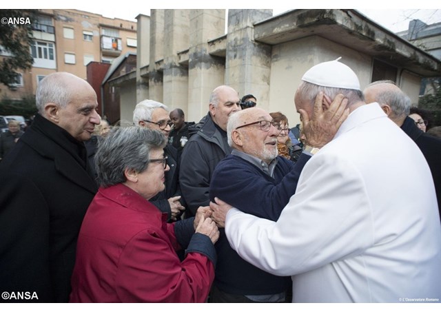Le pape encourage les personnes âgées à être créatives