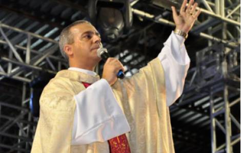 Brésil – Le prêtre assassiné par des voleurs – Hommage de son évêque