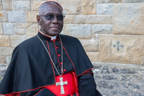 Des prêtres français écrivent au cardinal Sarah à propos du nouveau missel en français
