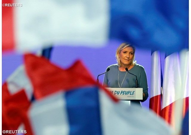 Pour Marine Le Pen , l’IVG est secondaire et la loi Taubira doit devenir une union civile