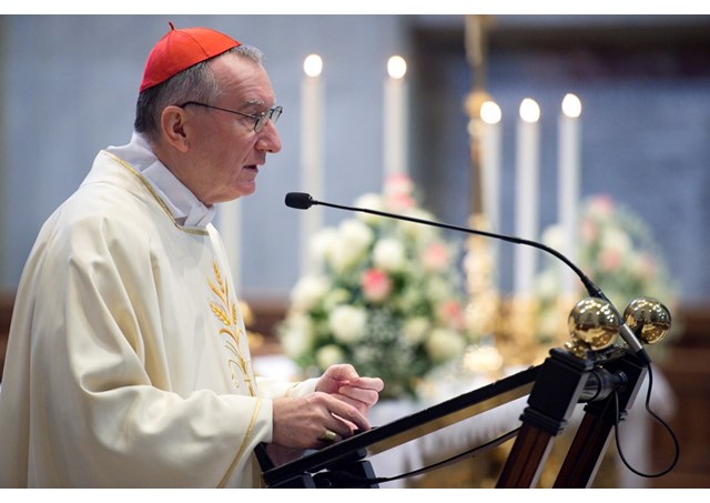Solidarité alternative à la violence – Humilité nécessaire à la paix – Discours du cardinal Parolin