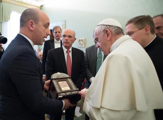 “L’antisémitisme contraire aux principes chrétiens” réaffirme le pape