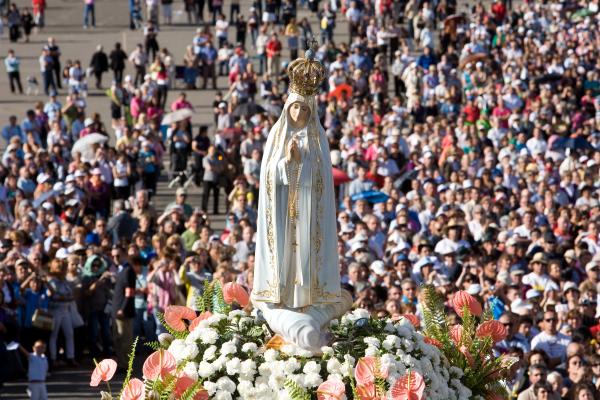 Senlis – Fête de Notre-Dame de Fatima en présence de Mgr Jacques Benoit-Gonnin