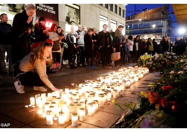 Entretien –  L’évêque catholique de Stockholm réagit après les attentats