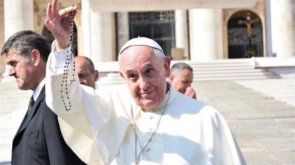 Pape François ” Apprenez la prière simple du chapelet”