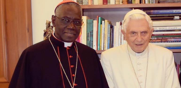 « Avec le cardinal Sarah, maître du silence et de la vie intérieure, la liturgie est entre de bonnes mains » – Benoît XVI