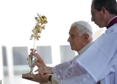 Pape François – Une rose d’or pour Fatima