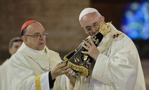 Le pape François fait l’exégèse de la Vierge d’Aparecida