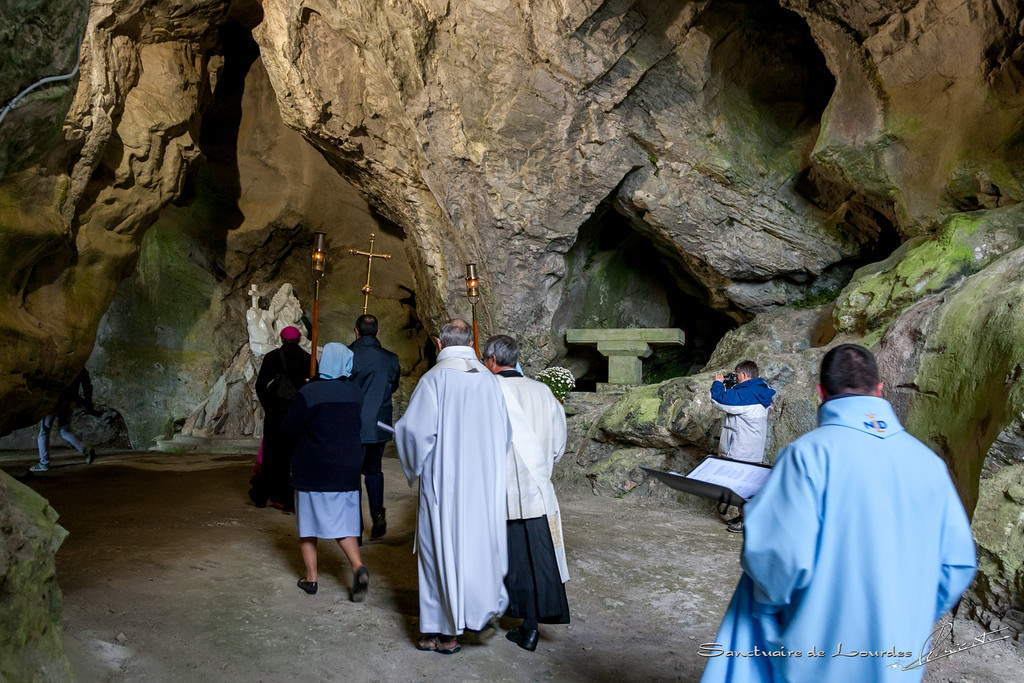 Lourdes – Un lieu de dévotion pour les enfants non nés