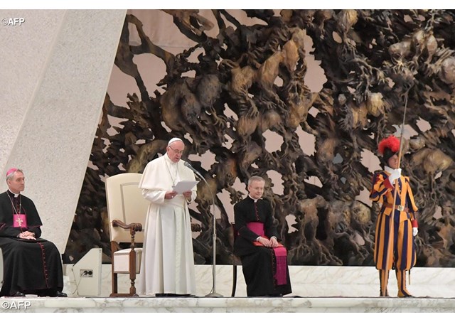 «Soyez de véritables amis des séminaristes et des prêtres» dit le pape aux laïcs