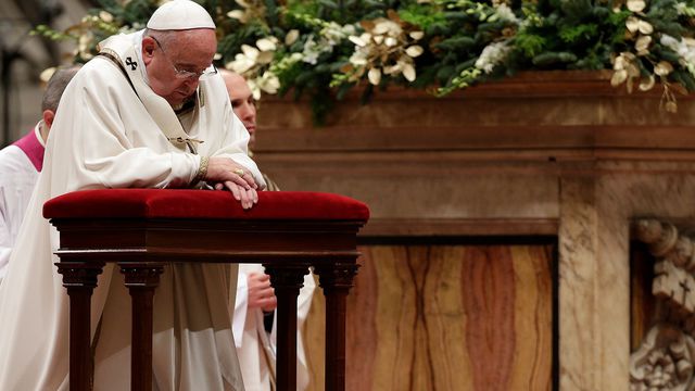 Devant celui qui cherche le scandale, le silence et la prière – Une réponse du pape