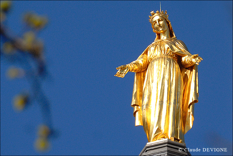 Offrez une nouvelle couronne à la Vierge Marie !