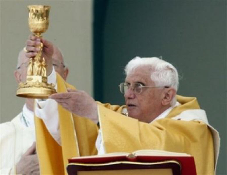 L’Eglise est en danger lorsque le primat de Dieu n’apparaît plus dans la liturgie – Benoît XVI