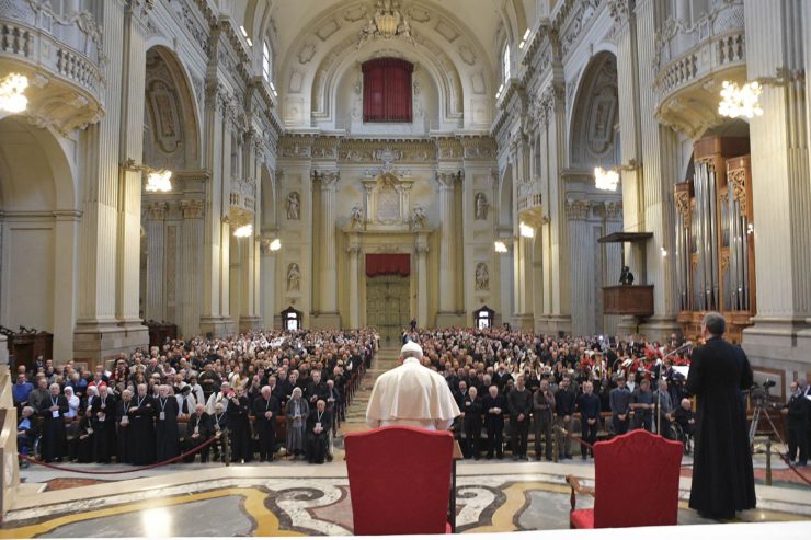 La vie consacrée « une gifle à la mondanité spirituelle » – Pape François