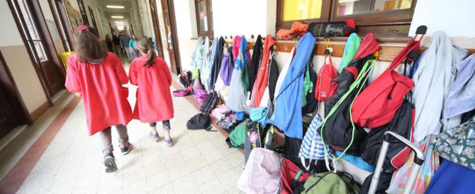 Palerme – L’école bannit les signes chrétiens, les élèves arrivent avec un chapelet autour du cou
