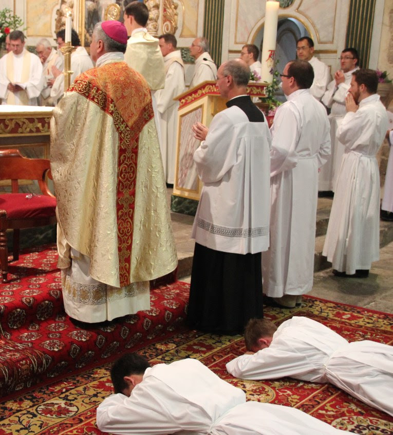 Ordinations diaconales en la cathédrale de Bayonne (64) le 26 novembre
