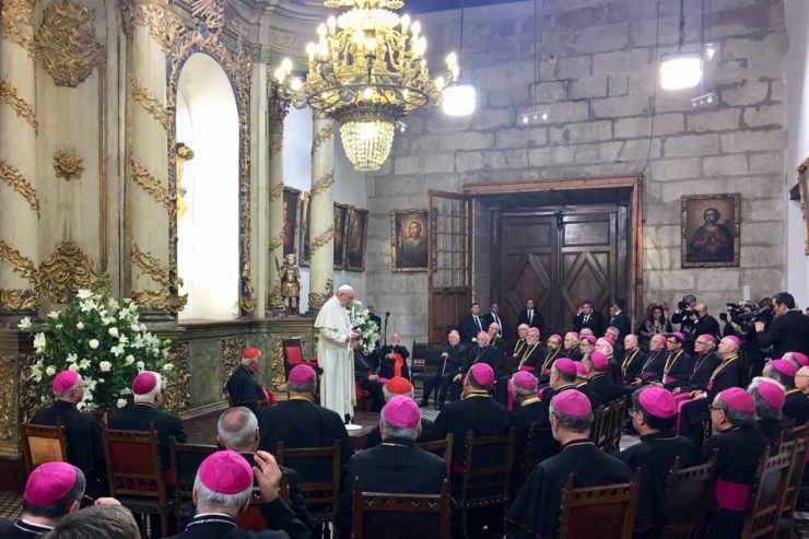 Le pape accepte la démission de trois évêques du Chili suite à leur mise en cause dans des affaires d’abus sexuels