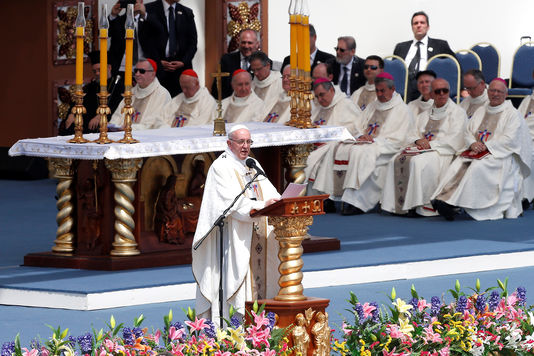 Pédophilie – Chili – Calomnies – Le pape prend sèchement la défense de Mgr Barros
