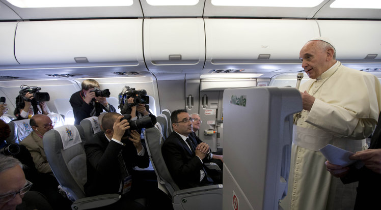Mariage dans l’avion le pape se justife