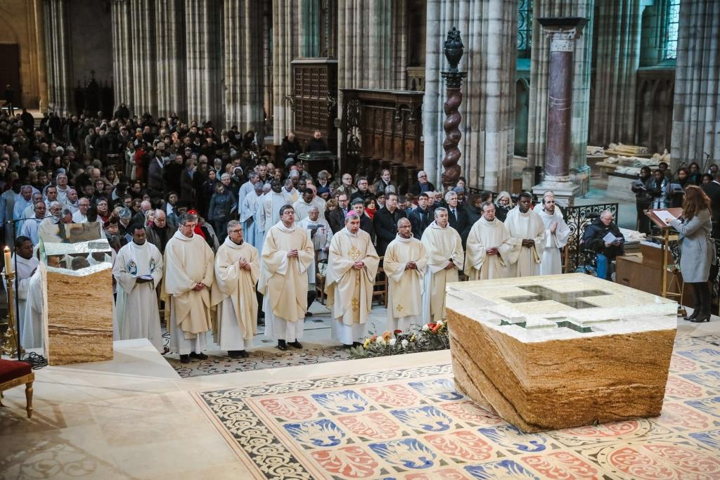 Basilique cathédrale Saint-Denis (93) : Présentation du nouveau choeur et de son mobilier liturgique contemporain le 7 février 2018