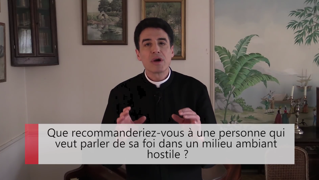 2 minutes pour vous #2 – Père Michel-Marie Zanotti-Sorkine – Que recommanderiez-vous à une personne qui veut parler de sa foi dans un milieu ambiant hostile ?