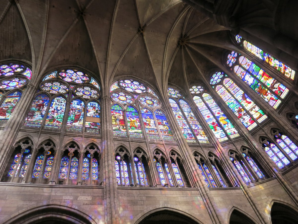 Basilique Saint-Denis – 42 rois et 32 reines de France, 63 princes et princesses, 10 grands serviteurs du Royaume.