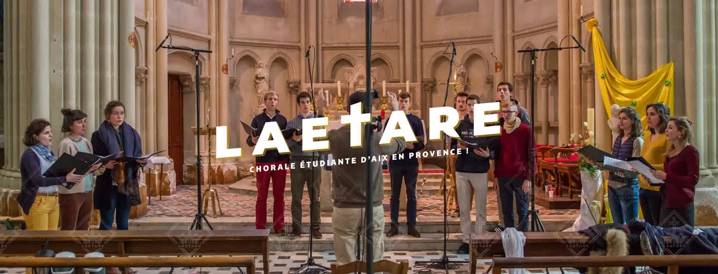 Aix-en-Provence: la chorale Laetare composée de jeunes de la communauté catholique étudiante louent le Seigneur