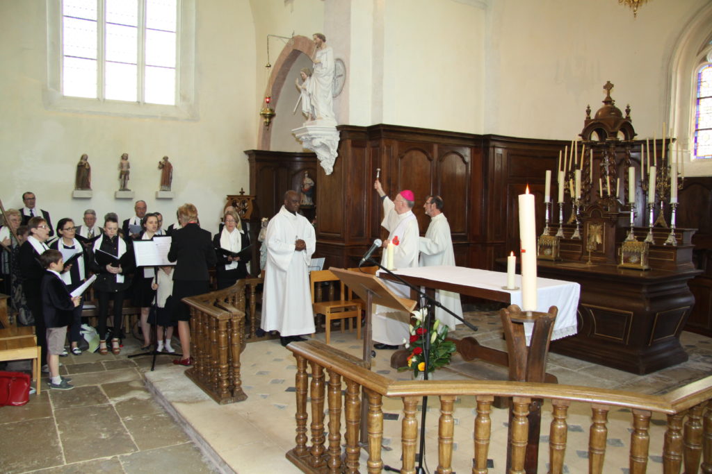 La photo du jour: l’inauguration de l’église de Vic-de-Chassenay (21)