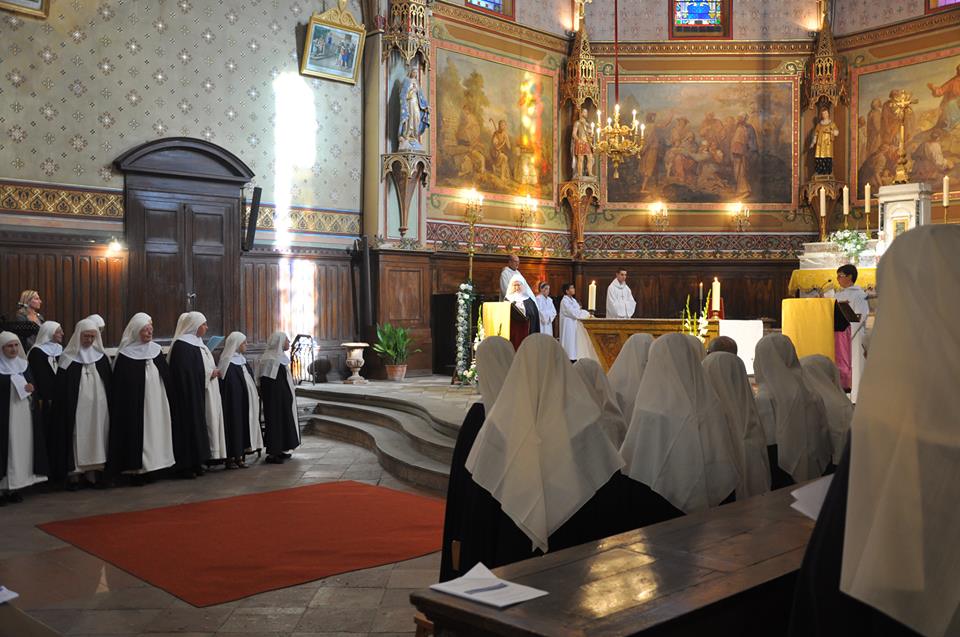 Nuit d’adoration du Saint Sacrement chez les Petites Sœurs de Marie Mère du Rédempteur – Vendredi 1er juin 2018 à Saint-Aignan sur Roë (53)