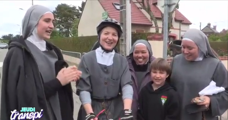 Championnat de France de cyclisme du clergé – Soeur Anne-Laetitia gagne la course en habit de religieuse !