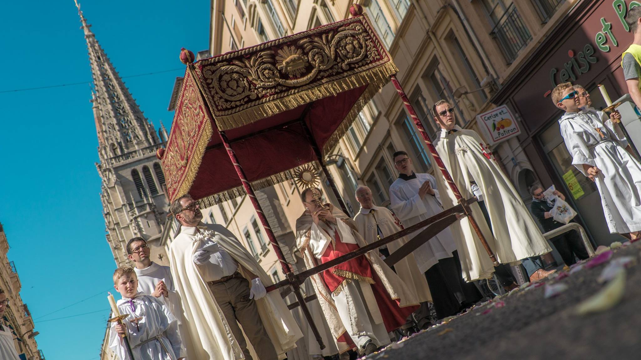 Procession de la Fête-Dieu le 3 juin 2018 à Lyon (69)
