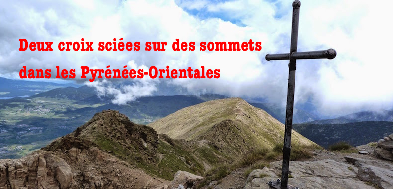 Deux croix sciées sur des sommets dans les Pyrénées-Orientales