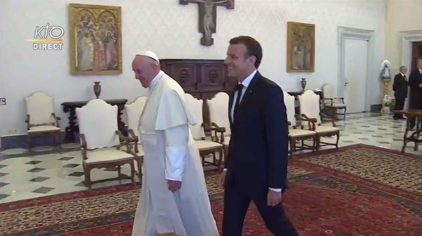 Audience du pape François accordée à Emmanuel Macron commentée