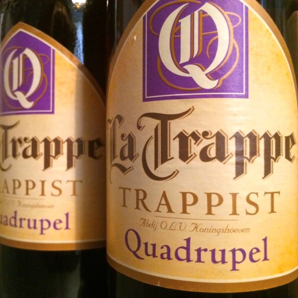 L’étiquette de la Trappe Quadrupel, brassée à l’abbaye trappiste de Koningshoeven aux Pays-Bas – Divine Box