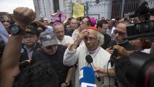 Nicaragua : agressions physiques d’évêques dans une basilique
