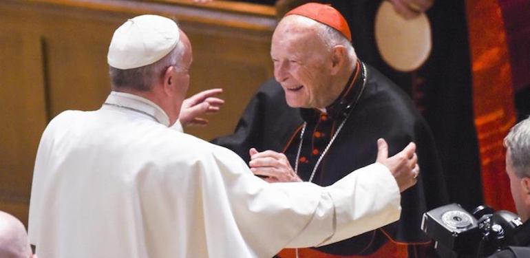 La presse traditionnelle se fait l’écho de l’affaire McCarrick : le Vatican promet de faire la lumière sur l’ex-cardinal McCarrick