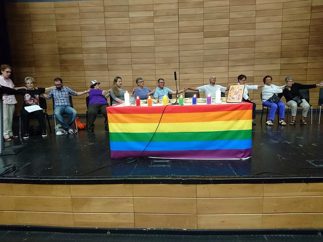 Espagne : une paroisse célèbre une “messe LGBTIQ”