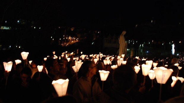 Fête de l’Immaculée Conception : procession au flambeaux à Rennes (35) le 8 décembre 2018