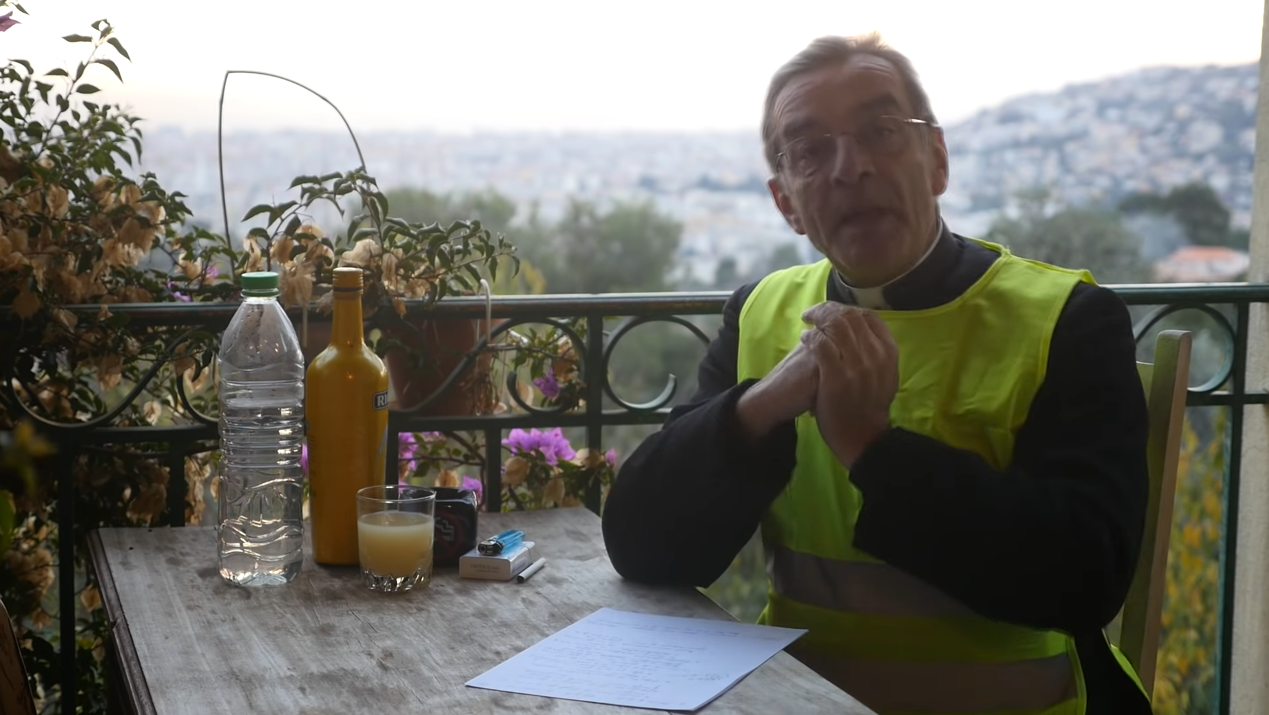 [VIDEO] Soutane et Gilets Jaunes – Le curé enragé