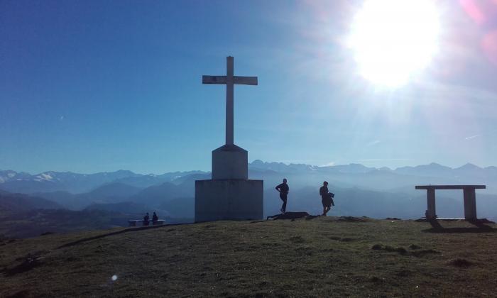 Destruction d’une croix implantée au sommet d’une montagne : Signez la pétition