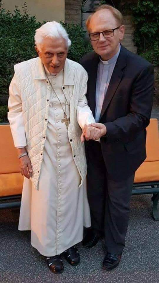 Une photo récente de Benoit XVI pour terminer la semaine