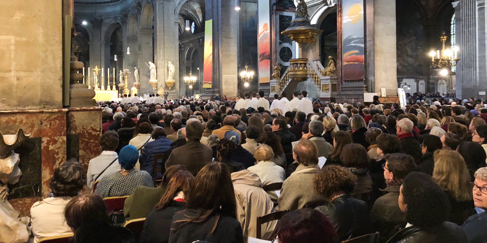 Célébration de la messe chrismale à Saint-Sulpice