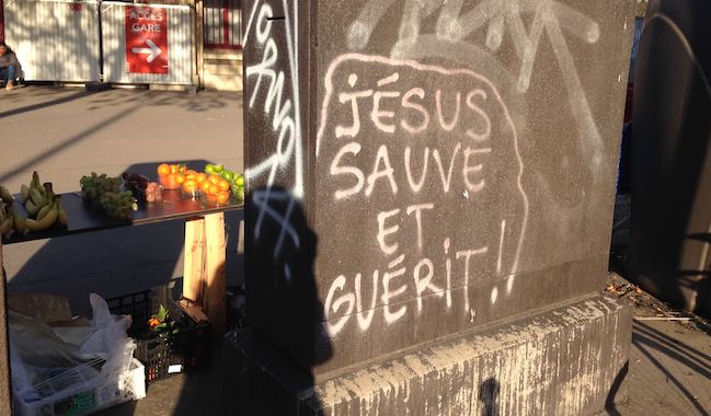 Tags “Jésus sauve“ à Paris : enquête sur un phénomène