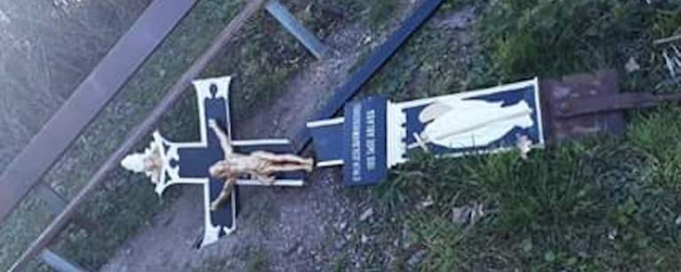Crucifix abattu à Uffholtz, dans le Haut-Rhin