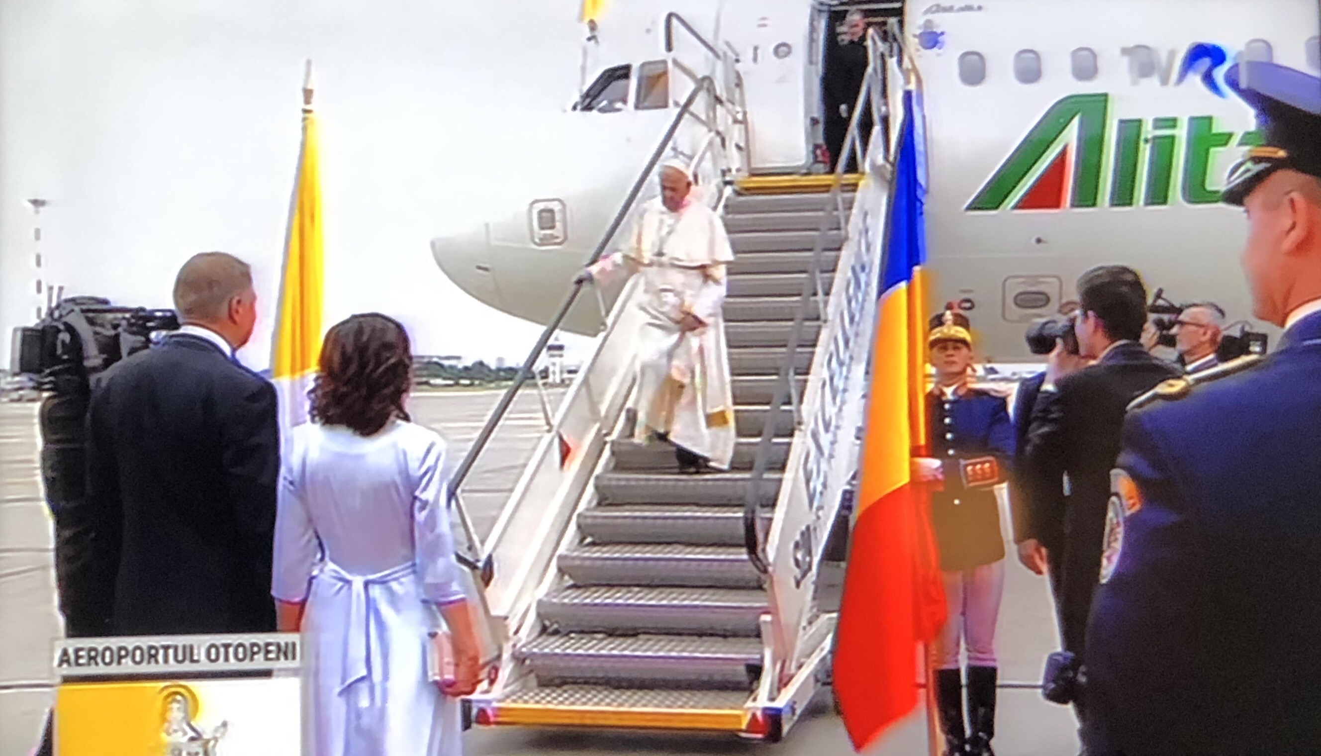 Arrivée du pape François en Roumanie