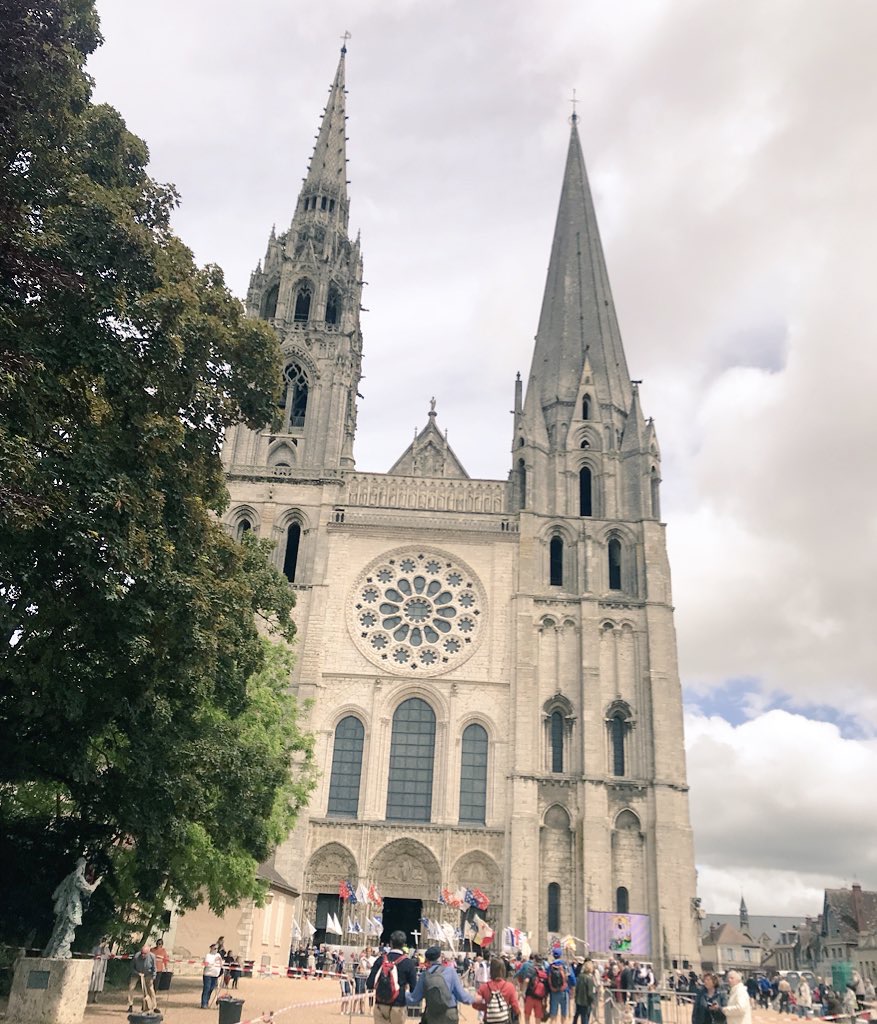 14 000 pèlerins à Chartres le lundi dernier: un silence médiatique
