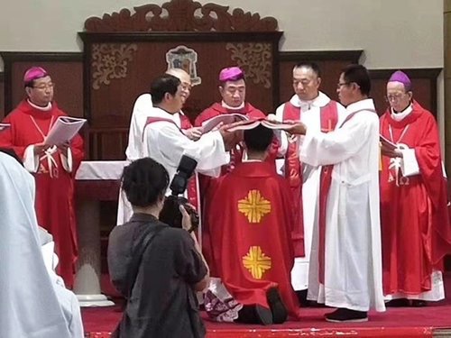 Chine: première ordination d’un évêque après l’accord sino-romain