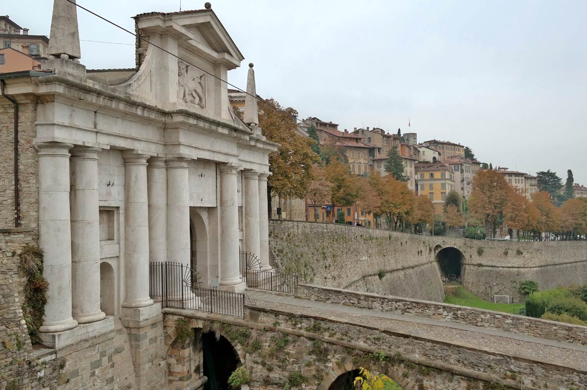 Italie: six prêtres décédés à Bergame